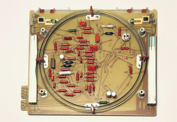 Delay line memory module